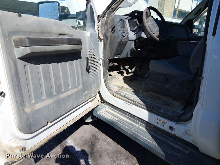 image for item EE5163 2011 Ford F550 Super Duty XL utility / service truck