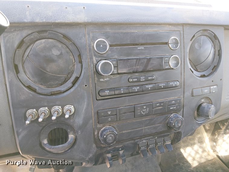 image for item EE5163 2011 Ford F550 Super Duty XL utility / service truck