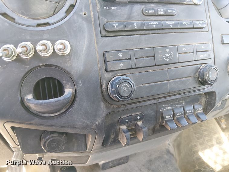 image for item EE5163 2011 Ford F550 Super Duty XL utility / service truck