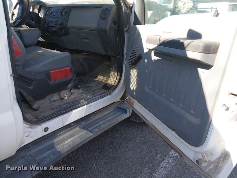 image for item EE5163 2011 Ford F550 Super Duty XL utility / service truck