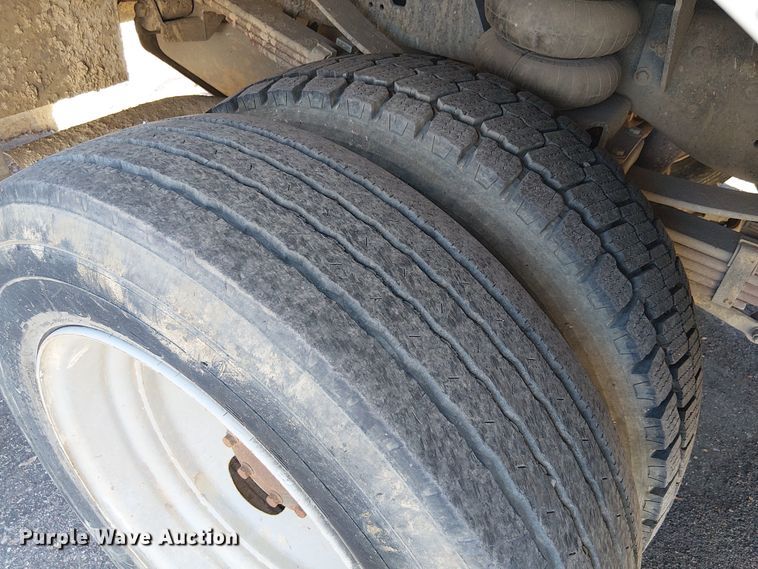 image for item EE5163 2011 Ford F550 Super Duty XL utility / service truck