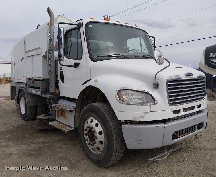 image for item EE5167 2016 Freightliner M2 street sweeper truck