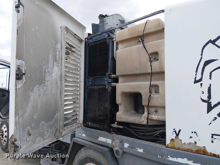 image for item EE5167 2016 Freightliner M2 street sweeper truck