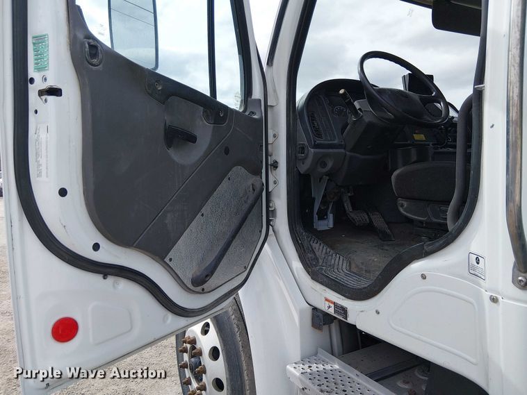 image for item EE5167 2016 Freightliner M2 street sweeper truck