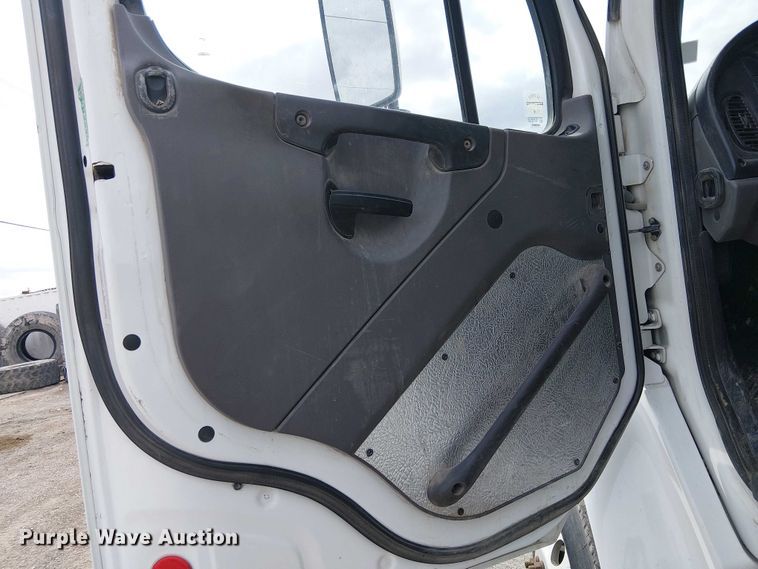 image for item EE5167 2016 Freightliner M2 street sweeper truck