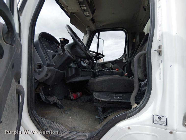 image for item EE5167 2016 Freightliner M2 street sweeper truck