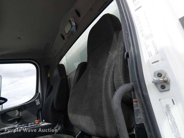 image for item EE5167 2016 Freightliner M2 street sweeper truck