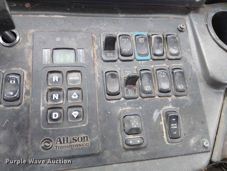 image for item EE5167 2016 Freightliner M2 street sweeper truck