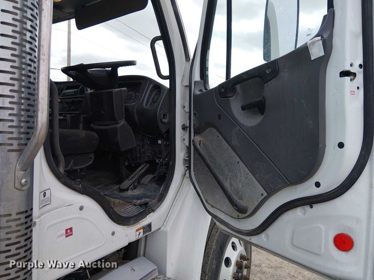 image for item EE5167 2016 Freightliner M2 street sweeper truck