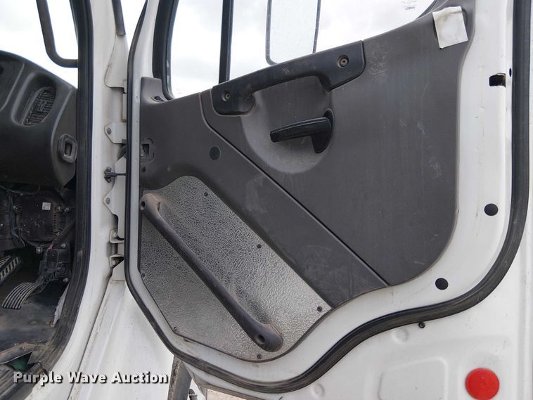 image for item EE5167 2016 Freightliner M2 street sweeper truck