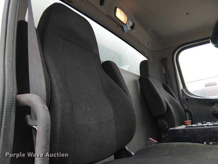 image for item EE5167 2016 Freightliner M2 street sweeper truck