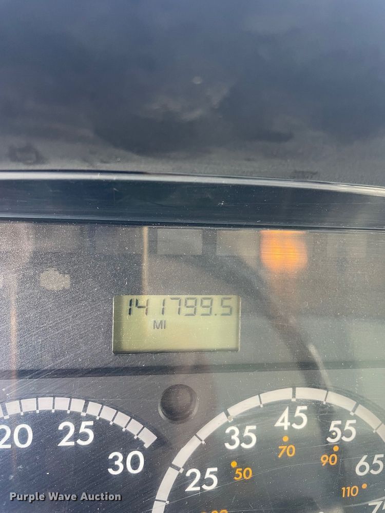 image for item EE5167 2016 Freightliner M2 street sweeper truck