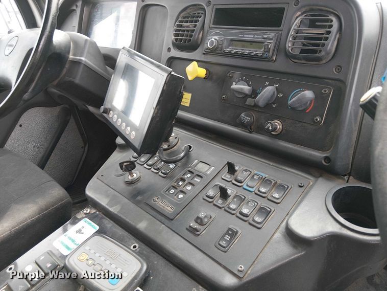 image for item EE5168 2016 Wayne Freightliner M2 street sweeper truck