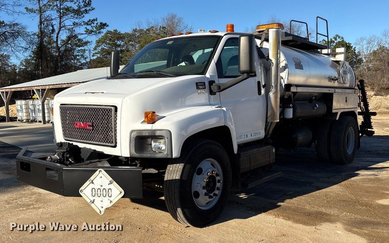 image for item EF0989 2008 GMC C7 oil distributor truck