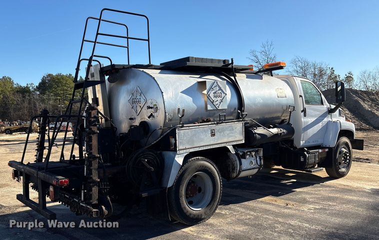 image for item EF0989 2008 GMC C7 oil distributor truck