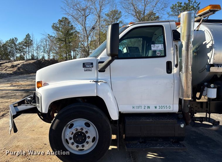 image for item EF0989 2008 GMC C7 oil distributor truck