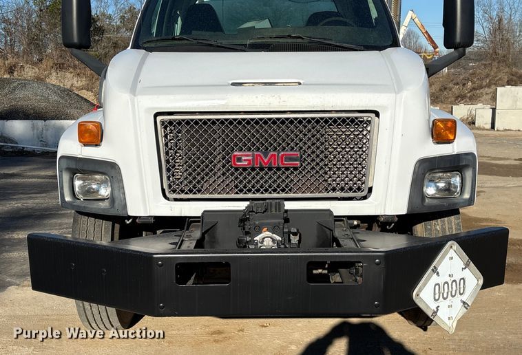 image for item EF0989 2008 GMC C7 oil distributor truck