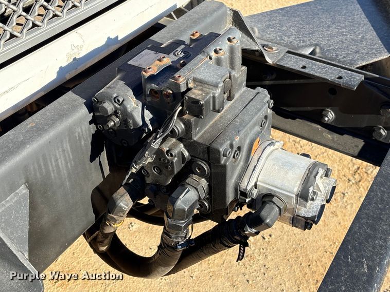 image for item EF0989 2008 GMC C7 oil distributor truck