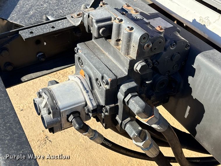 image for item EF0989 2008 GMC C7 oil distributor truck