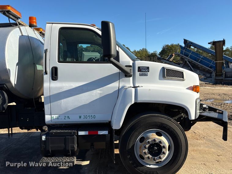 image for item EF0989 2008 GMC C7 oil distributor truck