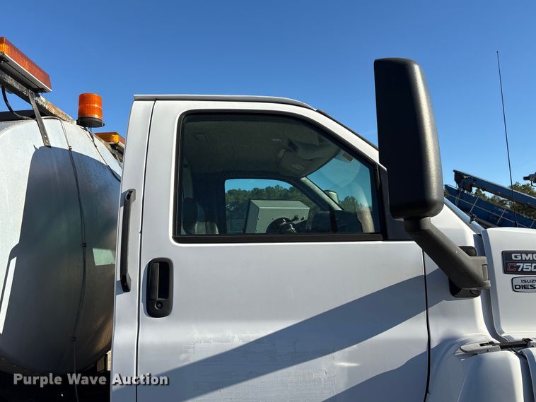 image for item EF0989 2008 GMC C7 oil distributor truck