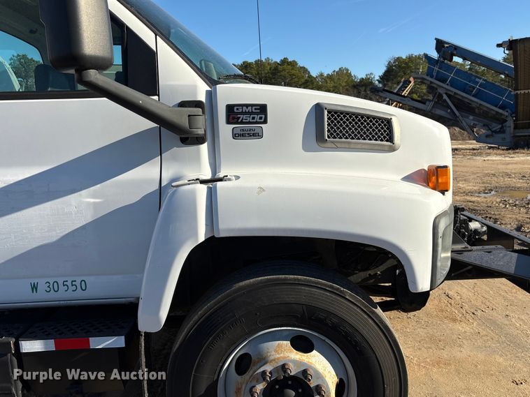 image for item EF0989 2008 GMC C7 oil distributor truck