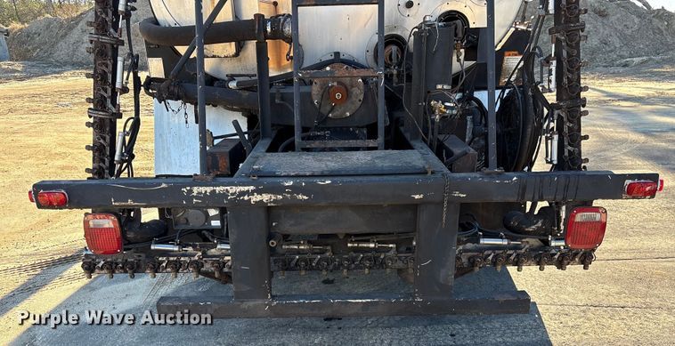 image for item EF0989 2008 GMC C7 oil distributor truck