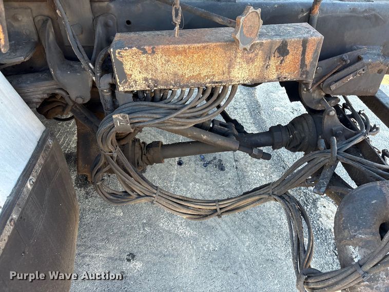 image for item EF0989 2008 GMC C7 oil distributor truck