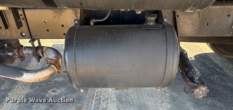 image for item EF0989 2008 GMC C7 oil distributor truck