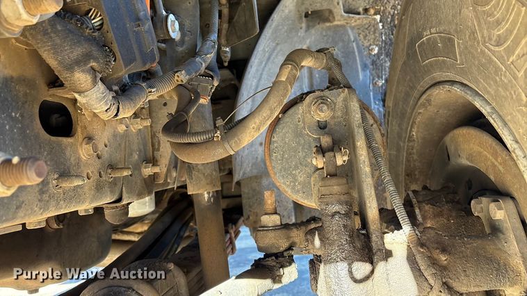 image for item EF0989 2008 GMC C7 oil distributor truck