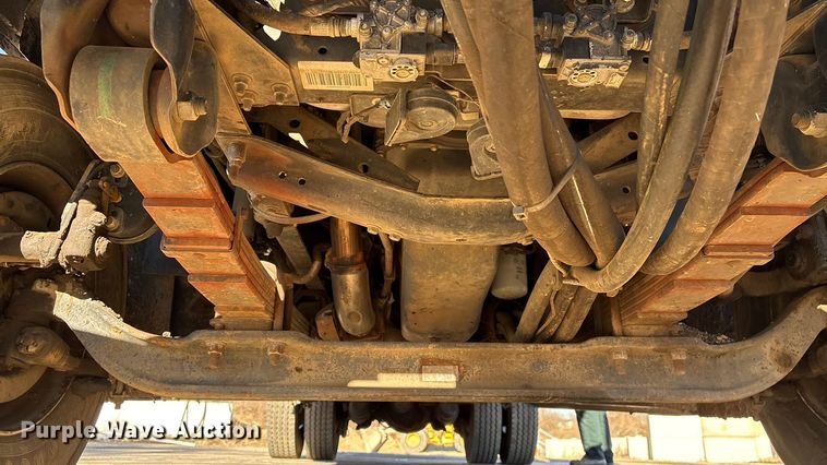 image for item EF0989 2008 GMC C7 oil distributor truck