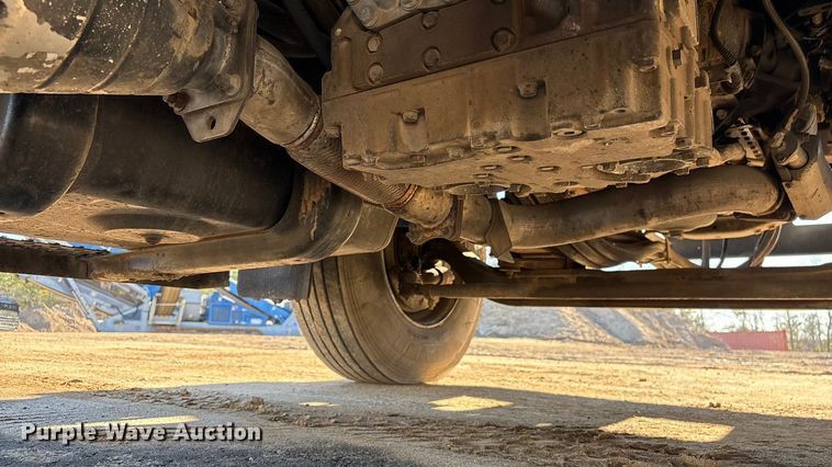 image for item EF0989 2008 GMC C7 oil distributor truck