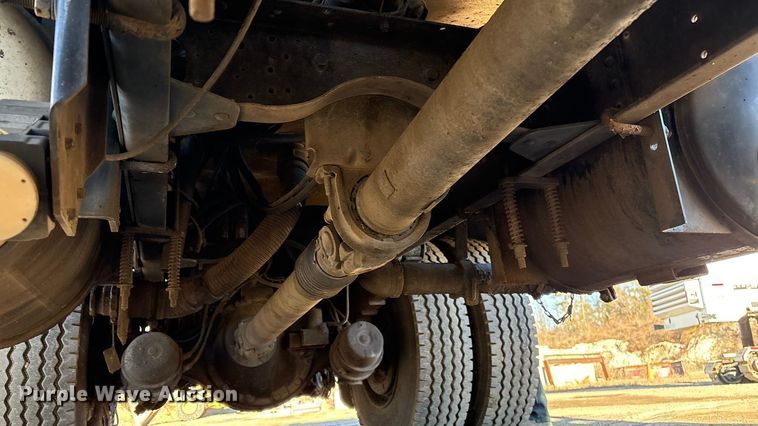 image for item EF0989 2008 GMC C7 oil distributor truck