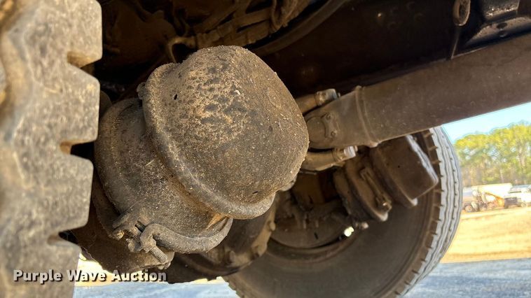 image for item EF0989 2008 GMC C7 oil distributor truck