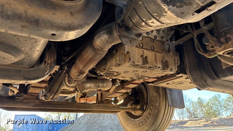 image for item EF0989 2008 GMC C7 oil distributor truck