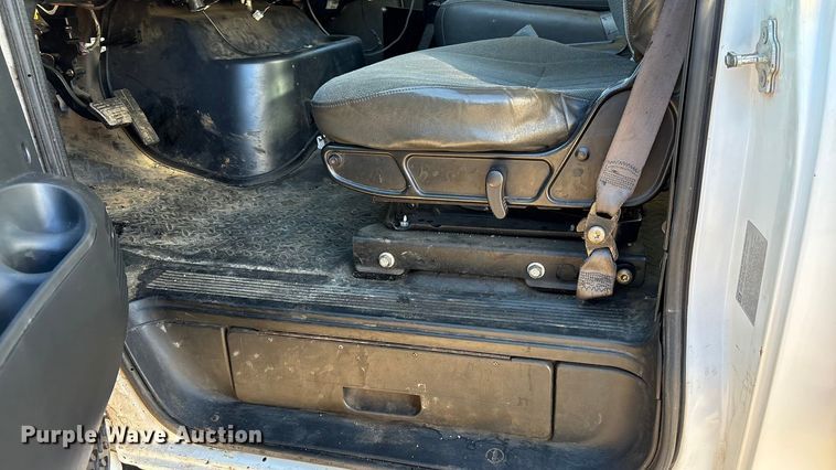 image for item EF0989 2008 GMC C7 oil distributor truck