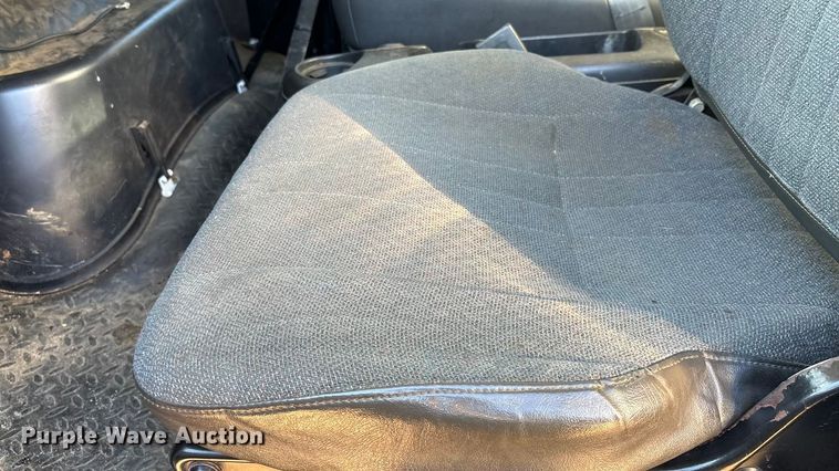 image for item EF0989 2008 GMC C7 oil distributor truck