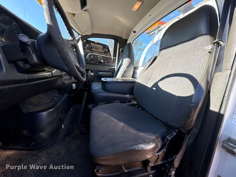 image for item EF0989 2008 GMC C7 oil distributor truck