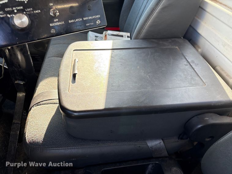 image for item EF0989 2008 GMC C7 oil distributor truck