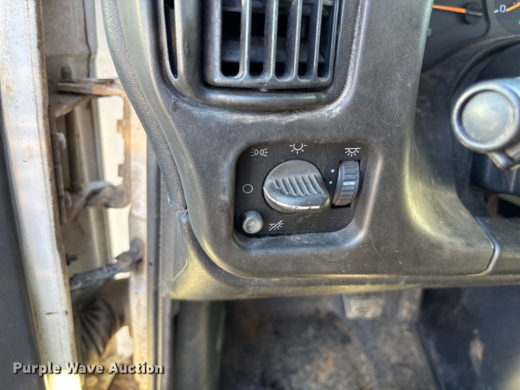 image for item EF0989 2008 GMC C7 oil distributor truck