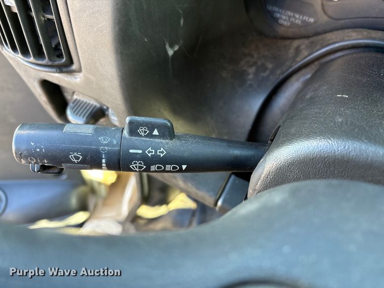 image for item EF0989 2008 GMC C7 oil distributor truck