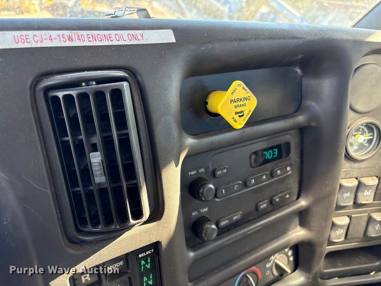 image for item EF0989 2008 GMC C7 oil distributor truck