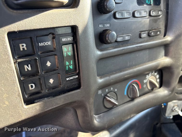 image for item EF0989 2008 GMC C7 oil distributor truck