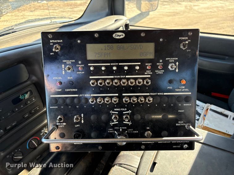 image for item EF0989 2008 GMC C7 oil distributor truck