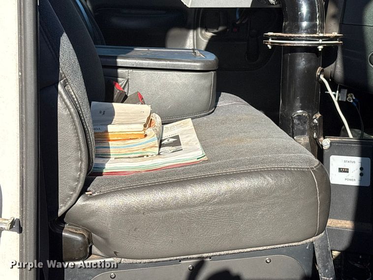 image for item EF0989 2008 GMC C7 oil distributor truck