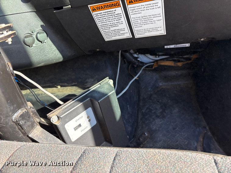 image for item EF0989 2008 GMC C7 oil distributor truck