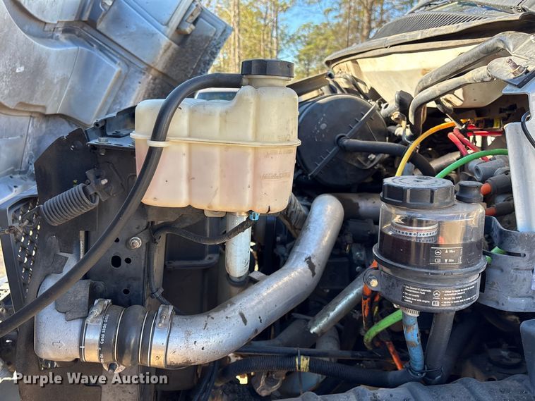 image for item EF0989 2008 GMC C7 oil distributor truck