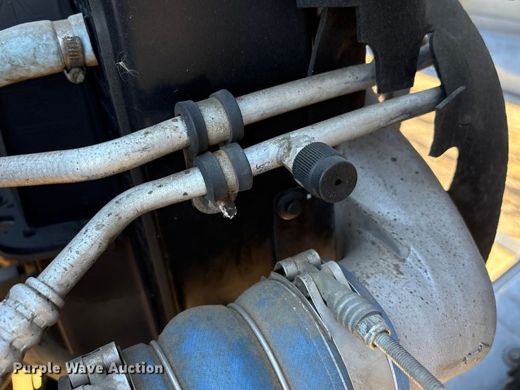 image for item EF0989 2008 GMC C7 oil distributor truck