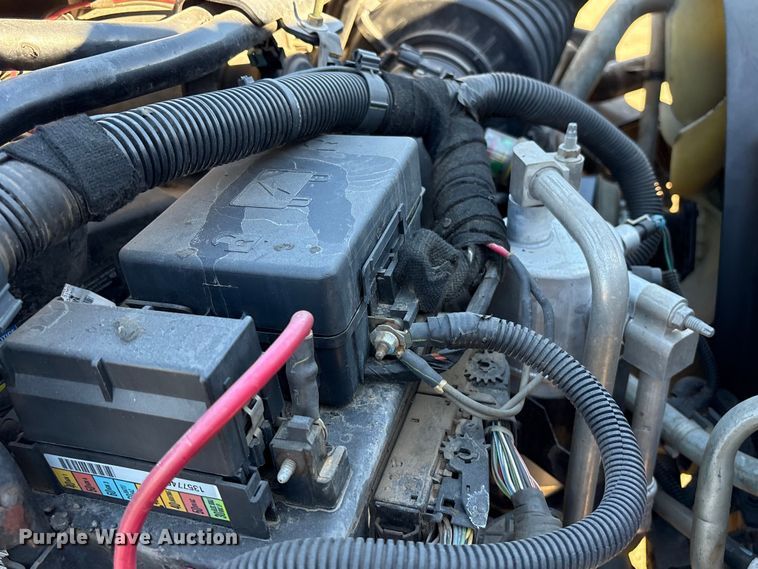 image for item EF0989 2008 GMC C7 oil distributor truck