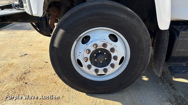 image for item EF0989 2008 GMC C7 oil distributor truck